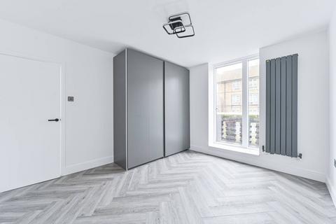 2 bedroom flat for sale, Dog Kennel Hill Estate, East Dulwich, London, SE22