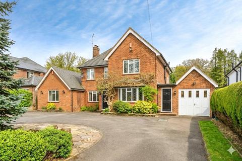 Knowle Grove, Surrey GU25