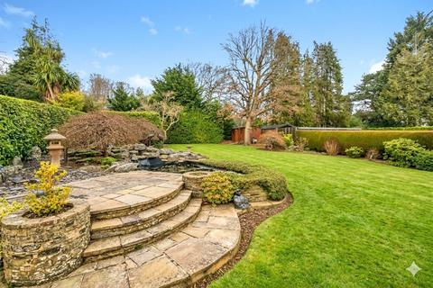 4 bedroom detached house for sale, Knowle Grove, Surrey GU25