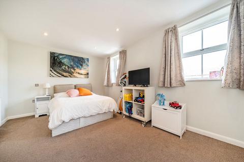 undefined, Algar Road, Old Isleworth TW7
