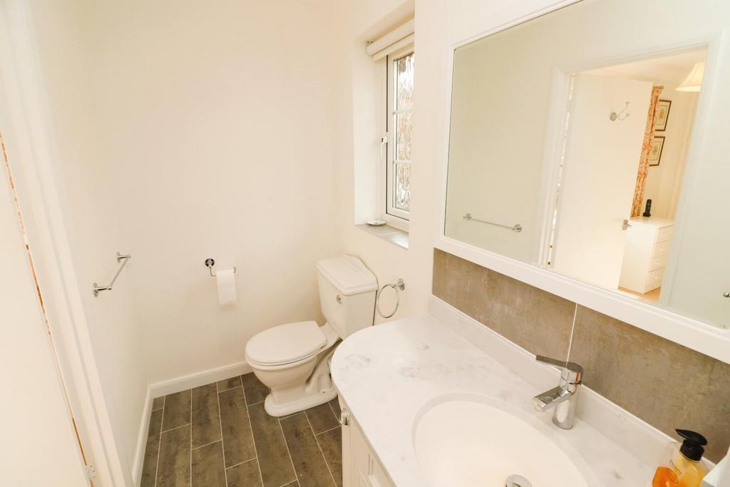 En-Suite Shower Room/WC