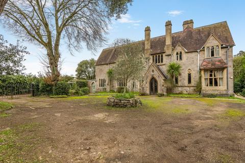 5 bedroom detached house for sale, Church Road, Caldicot, NP26