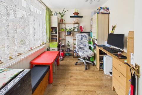 3 bedroom end of terrace house for sale, Newport Road, Slough, Berkshire, SL2