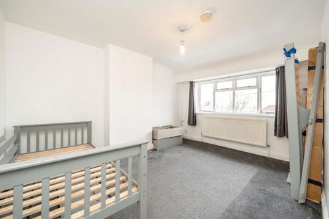 3 bedroom flat to rent, Beverley Gardens, Wembley HA9