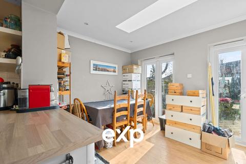 3 bedroom end of terrace house for sale, Sparrow Farm Drive, Feltham TW14