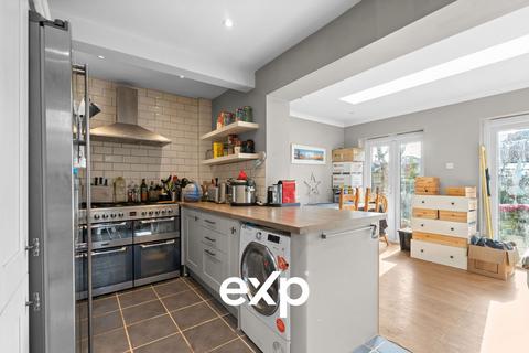 3 bedroom end of terrace house for sale, Sparrow Farm Drive, Feltham TW14