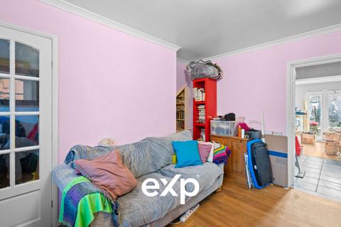3 bedroom end of terrace house for sale, Sparrow Farm Drive, Feltham TW14