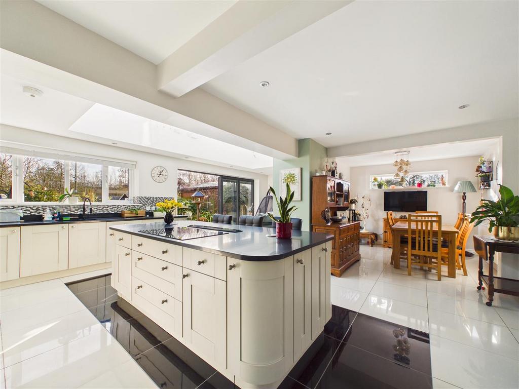 CAM03303 G0-PR0317-STILL014.jpg