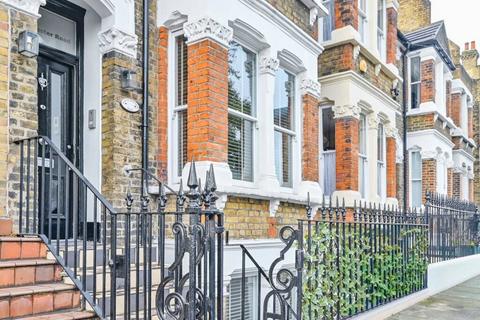 3 bedroom semi-detached house to rent, MANCHESTER ROAD, LONDON E14