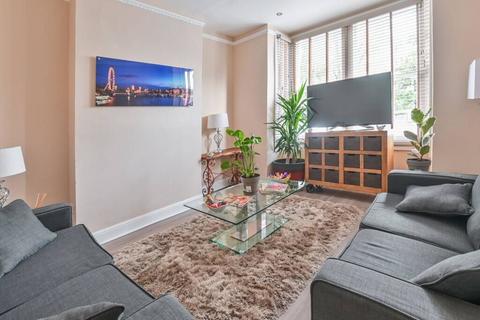 3 bedroom semi-detached house to rent, MANCHESTER ROAD, LONDON E14