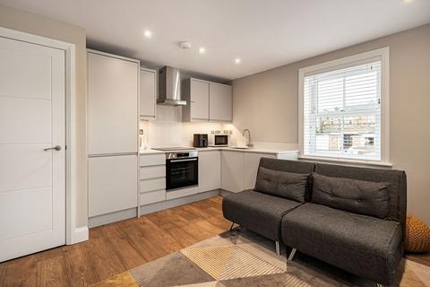 1 bedroom flat for sale, Cross Road, Weybridge KT13