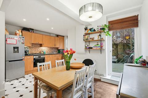 2 bedroom apartment for sale, Coburg Dwellings, Hardinge Street, E1