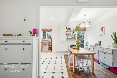 2 bedroom apartment for sale, Coburg Dwellings, Hardinge Street, E1