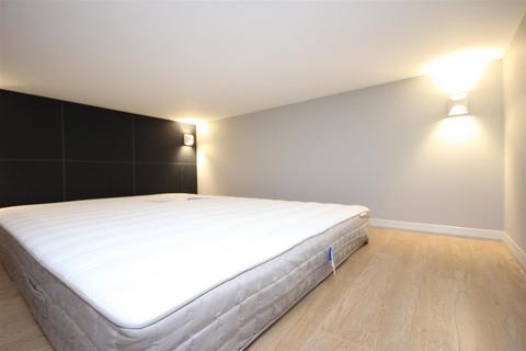 1 bedroom apartment to rent, Connaught Road, London, NW10 9