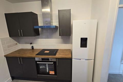 3 bedroom terraced house to rent, Luton LU2