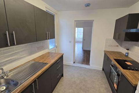 3 bedroom terraced house to rent, Luton LU2