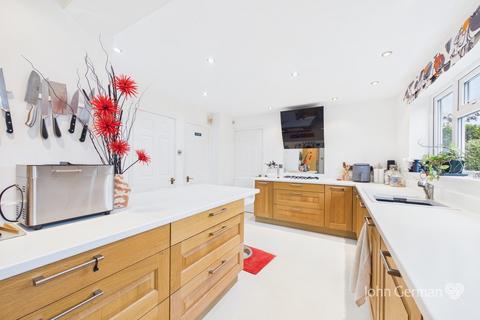 4 bedroom detached house for sale, Hunslet Road, Burntwood