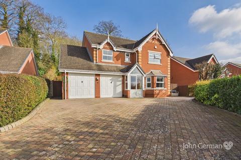 4 bedroom detached house for sale, Highcroft Drive, Burton-on-Trent