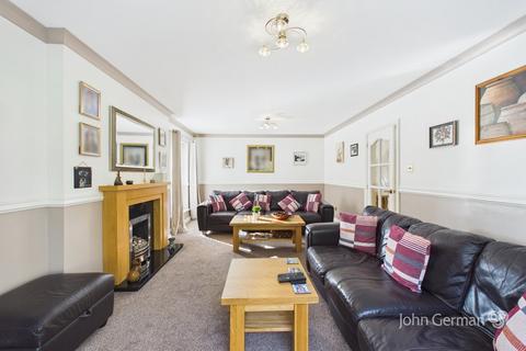 4 bedroom detached house for sale, Highcroft Drive, Burton-on-Trent