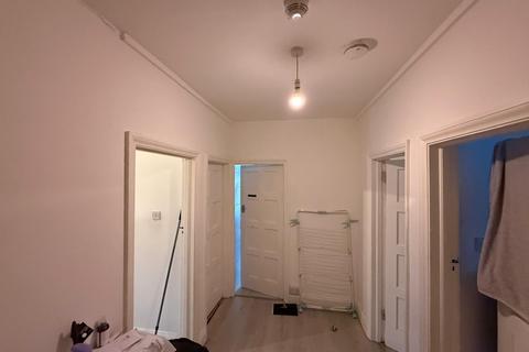 2 bedroom flat for sale, Lyndhurst Prior, Whitehorse Lane, South Norwood, SE25