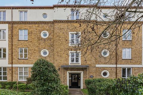 1 bedroom flat for sale, Chiltern Court, New Cross, SE14