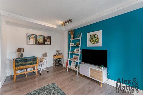 1 bedroom flat for sale, Chiltern Court, New Cross, SE14