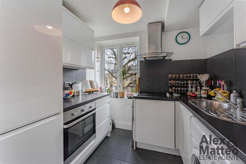 1 bedroom flat for sale, Chiltern Court, New Cross, SE14