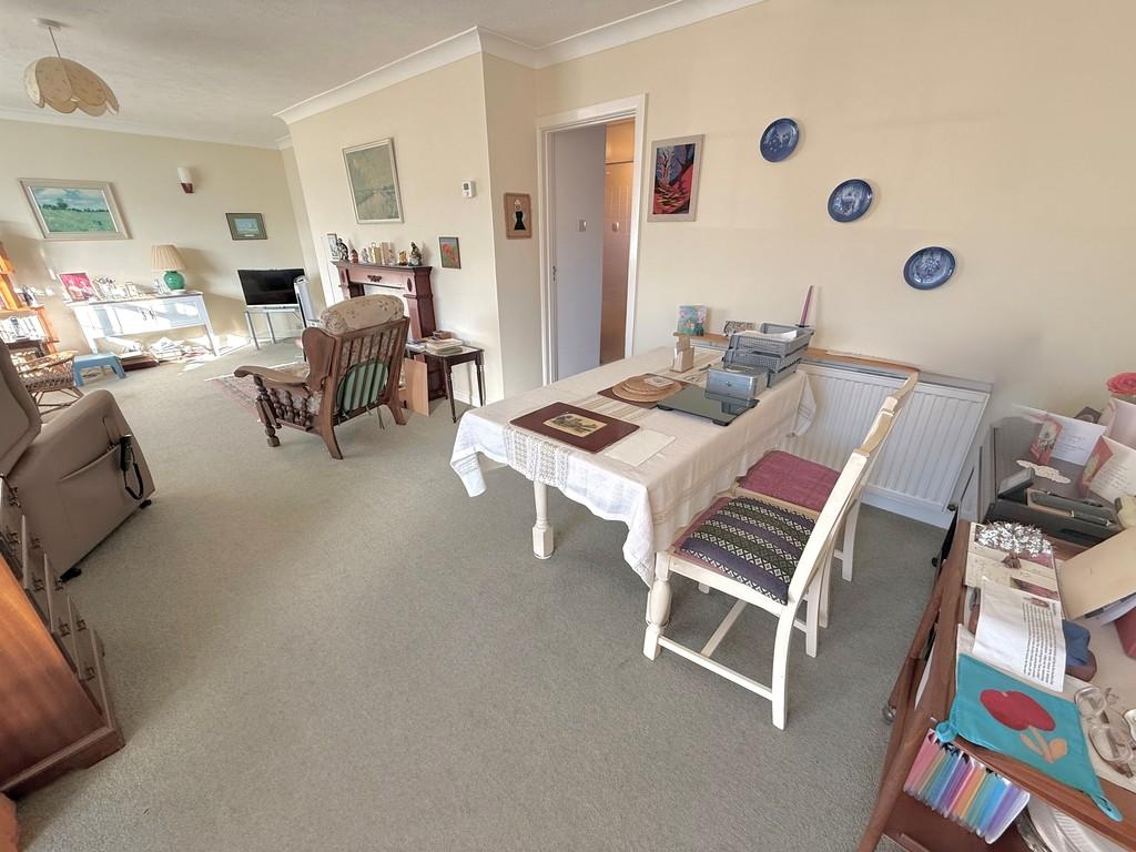 37 Jervis Avenue Dining 1