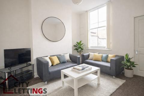 4 bedroom terraced house to rent, Forest Grove,