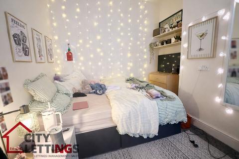 4 bedroom terraced house to rent, Forest Grove,