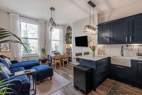 2 bedroom flat for sale, Compayne Gardens, South Hampstead, London, NW6