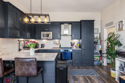 2 bedroom flat for sale, Compayne Gardens, South Hampstead, London, NW6