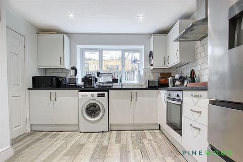 3 bedroom semi-detached house for sale, Hereford Drive, Chesterfield S43