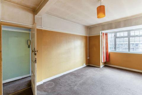 2 bedroom flat for sale, St George's Court, Elephant and Castle, London