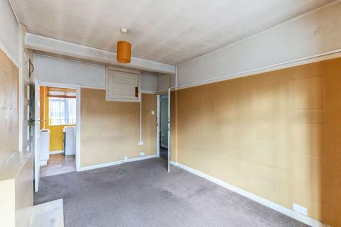 2 bedroom flat for sale, St George's Court, Elephant and Castle, London