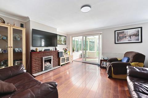 3 bedroom end of terrace house for sale, Kingsway, Camberley GU17