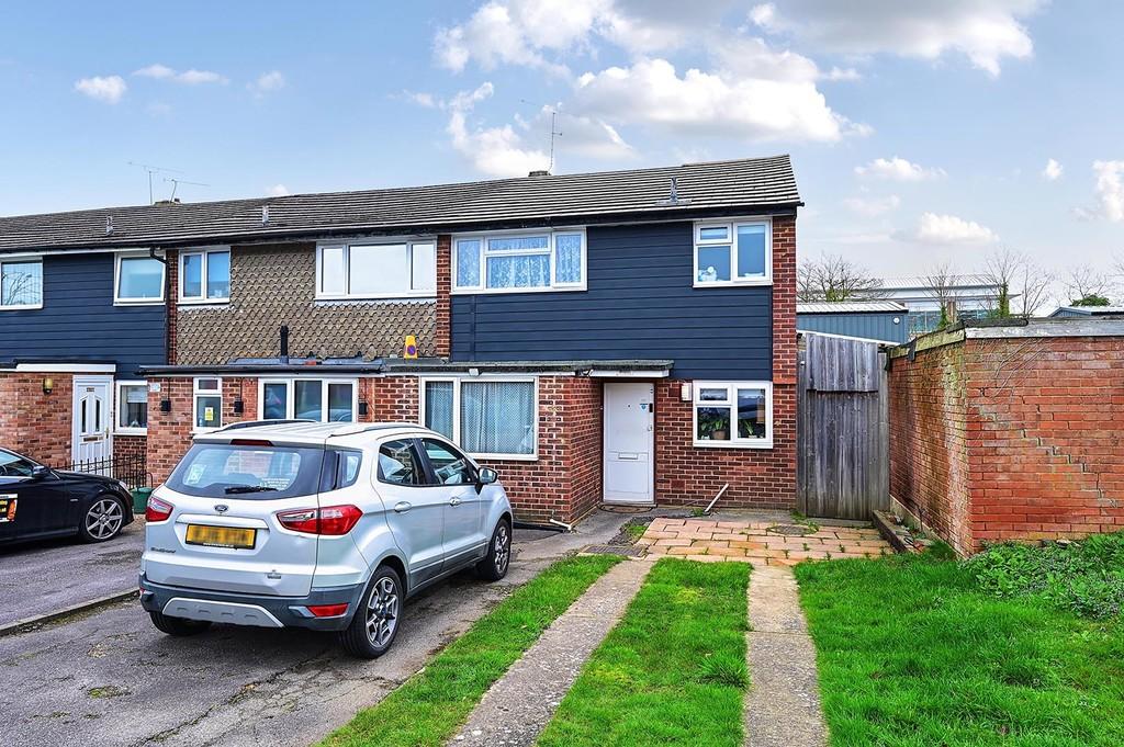 Kingsway, Camberley GU17 3 bed end of terrace house for sale - £375,000