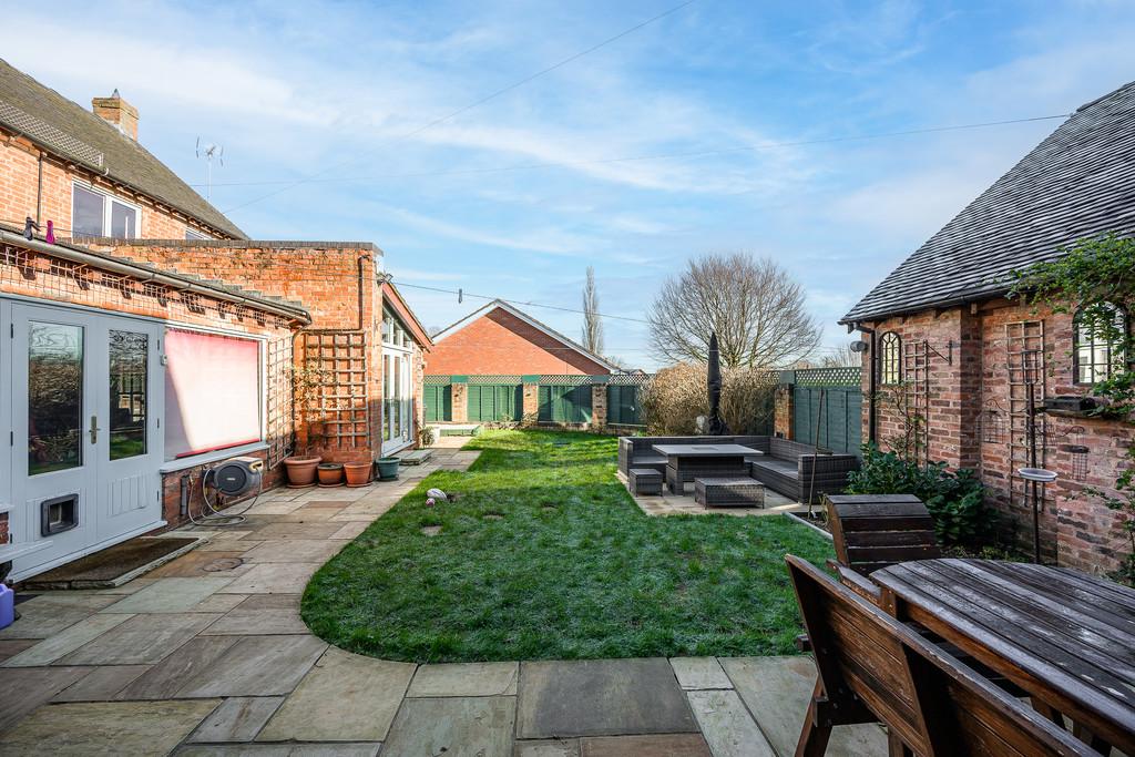 Courtyard Garden 1