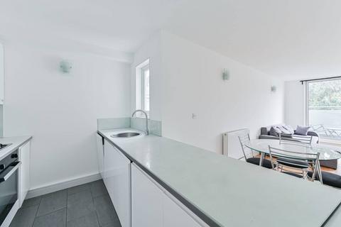 2 bedroom flat to rent, Garratt Lane, Earlsfield, London, SW17