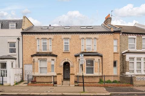 2 bedroom flat to rent, Garratt Lane, Earlsfield, London, SW17