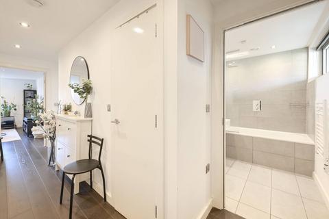 2 bedroom flat to rent, Northbourne Road, Clapham, London, SW4