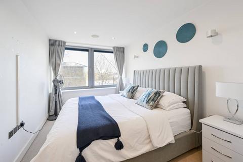 2 bedroom flat to rent, Northbourne Road, Clapham, London, SW4