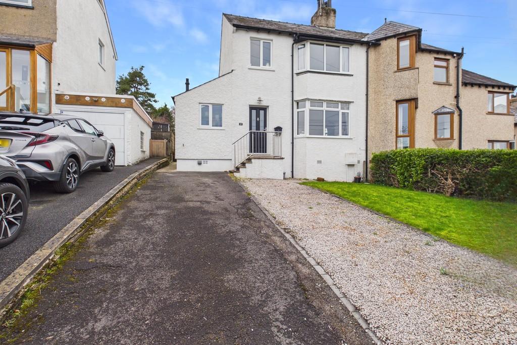 2 Hollins Lane