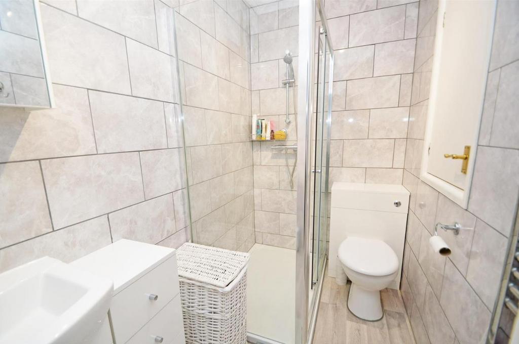 Millenium Gardens, 17, Bathroom.png