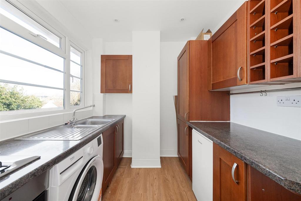 Kitchen a.jpg