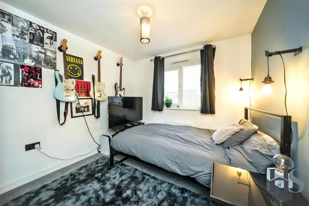 Bed 1.jpg