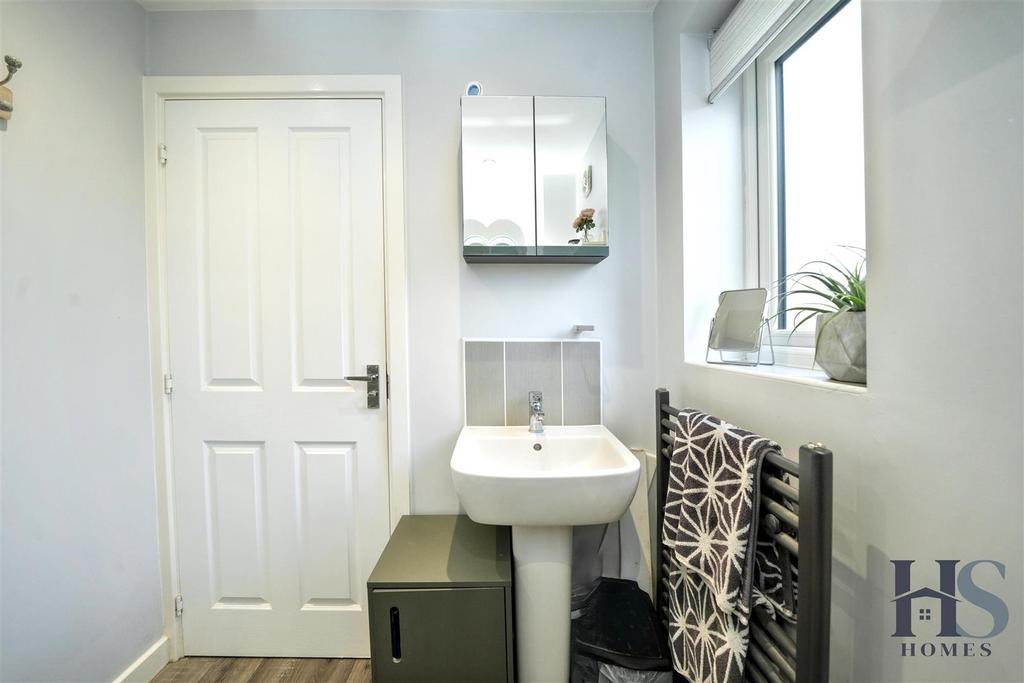 Bathroom 2.jpg