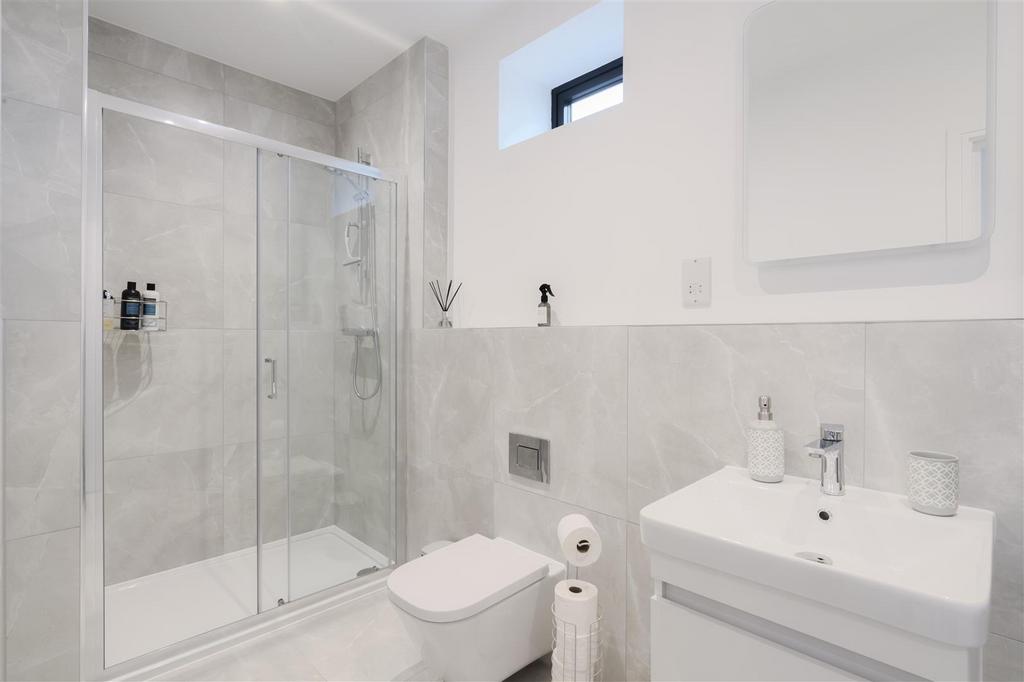 Bathroom 1.jpg