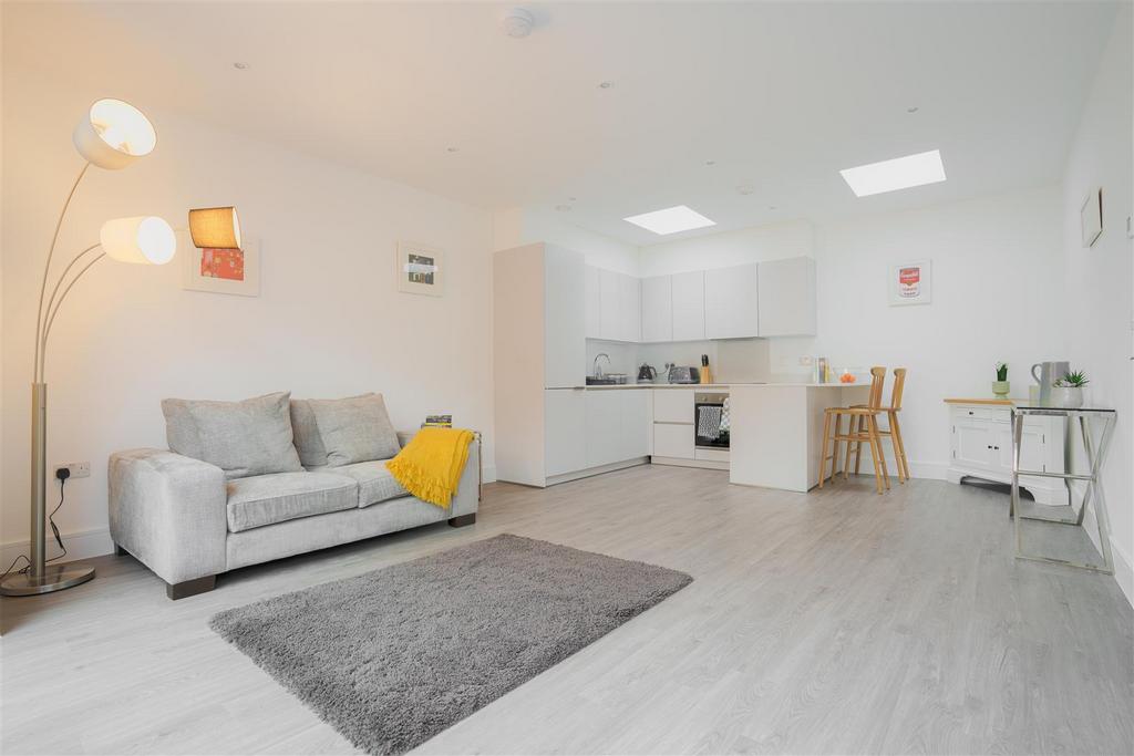 Living Room 1.jpg