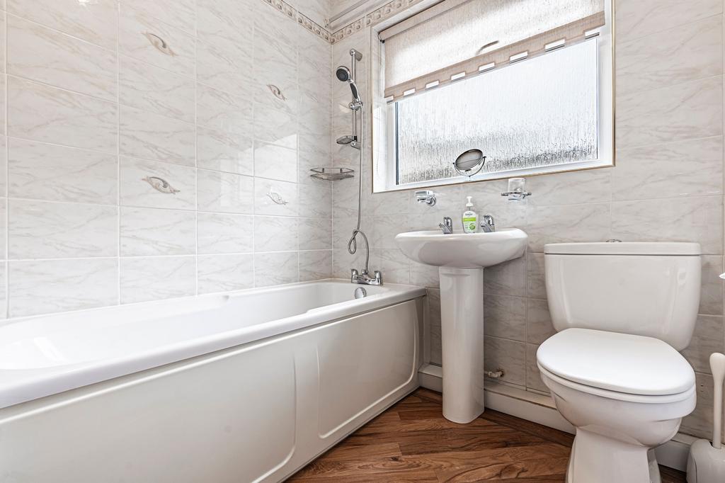 Bathroom (Ground Floor)
